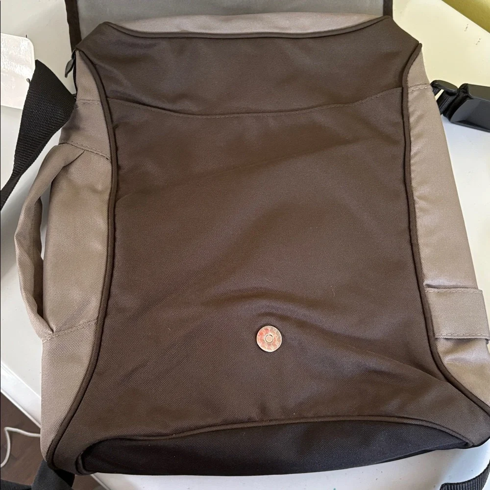 Smash NWT Gray Poly Vertical Slim Laptop Messenger Bag